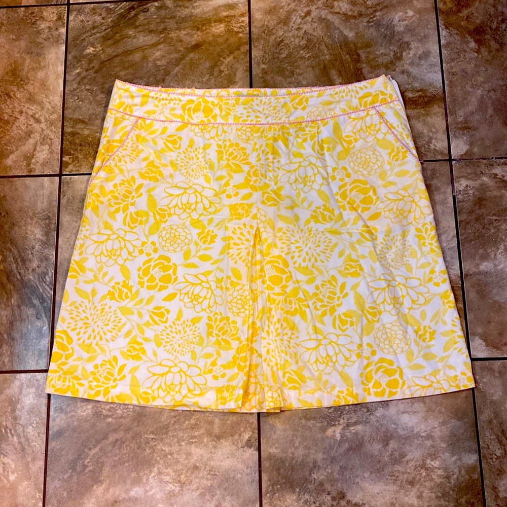 LLBEAN skirt. Truly the most spring looking skirt. I love yellow 💛💛💛